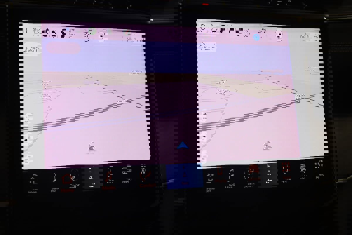 Used 2024 Jeep Grand Cherokee Limited w/ Luxury Tech Group II image 9