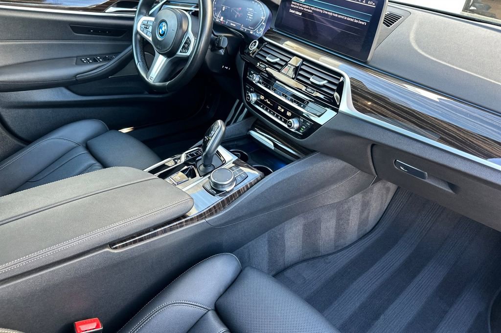 Used 2023 BMW 530e w/ Executive Package image 16