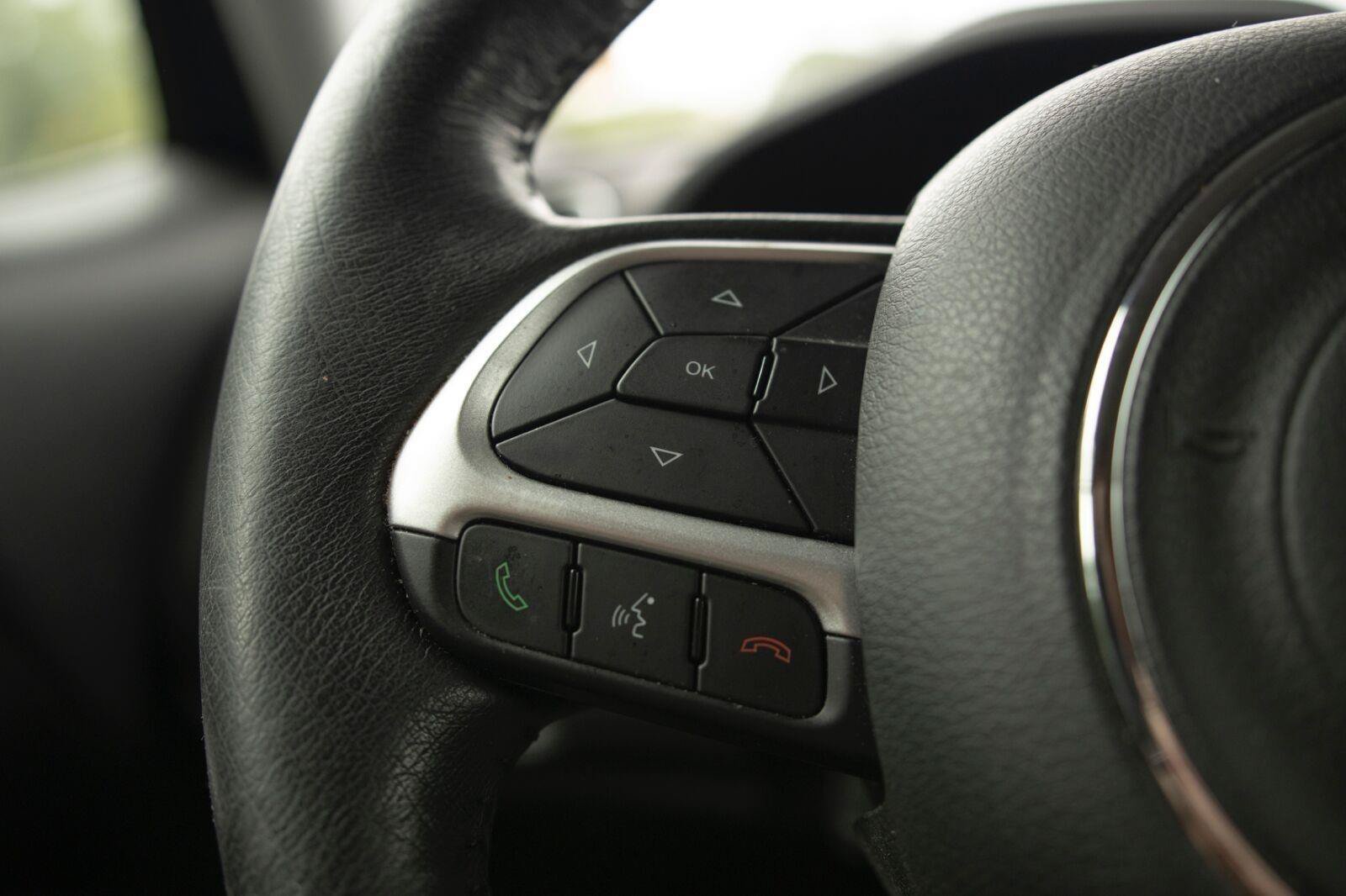 Used 2019 Jeep Renegade Latitude w/ Safety & Security Group II AWD/4WD image 6