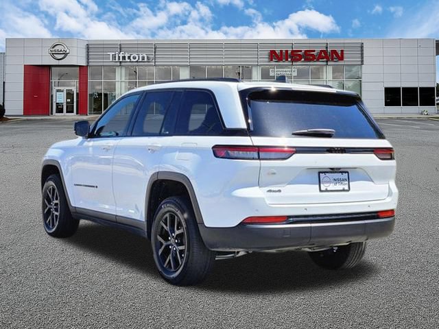 Used 2025 Jeep Grand Cherokee Altitude AWD/4WD image 6