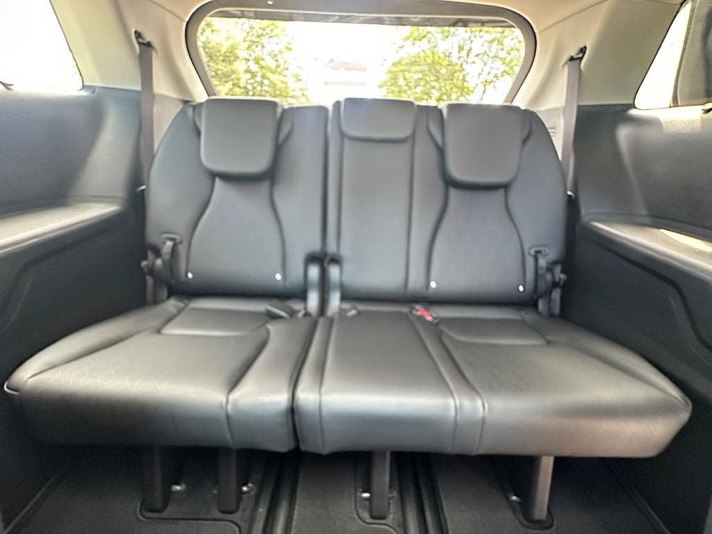 Used 2025 Kia Carnival SX w/ SX Dark Edition Package FWD image 18