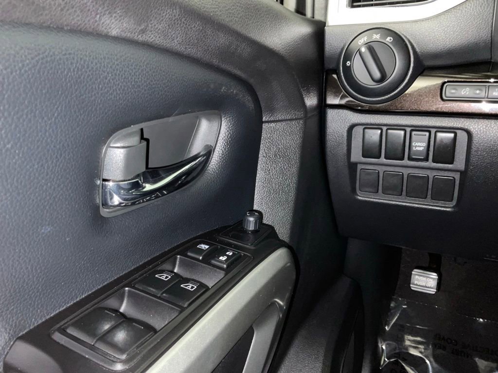 Used 2017 Nissan Titan SV RWD image 19