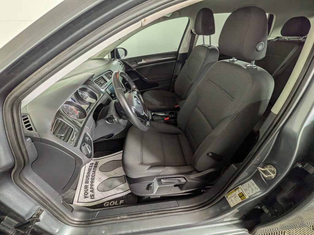 Used 2019 Volkswagen Golf S image 17