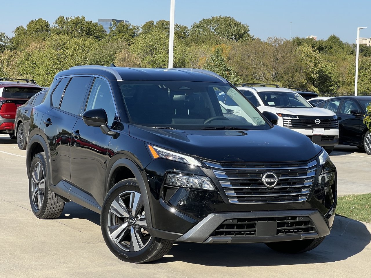 Used 2026 Nissan Rogue SL FWD image 1
