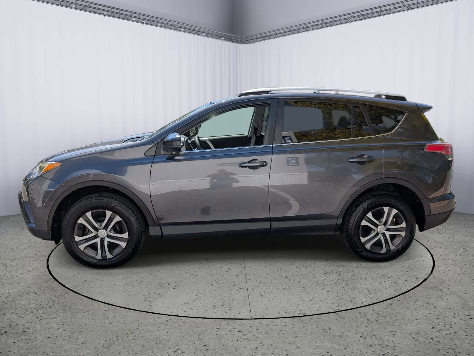 Used 2016 Toyota RAV4 LE AWD/4WD image 5