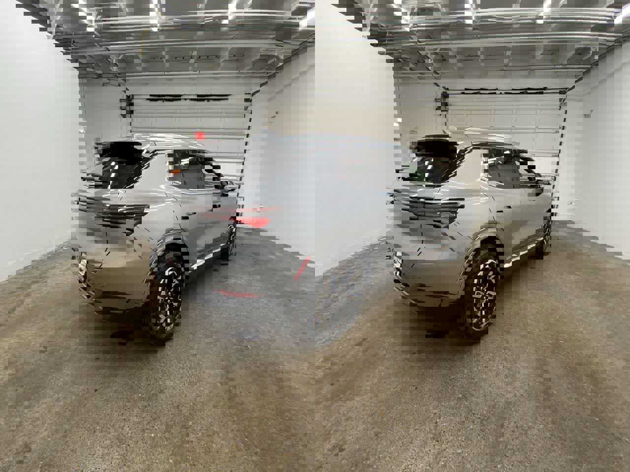 Used 2025 Chevrolet Equinox EV LT w/ Convenience Package image 6