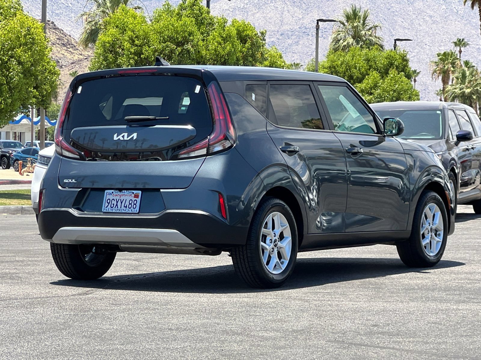 Certified 2023 Kia Soul LX w/ LX Technology Package FWD image 3