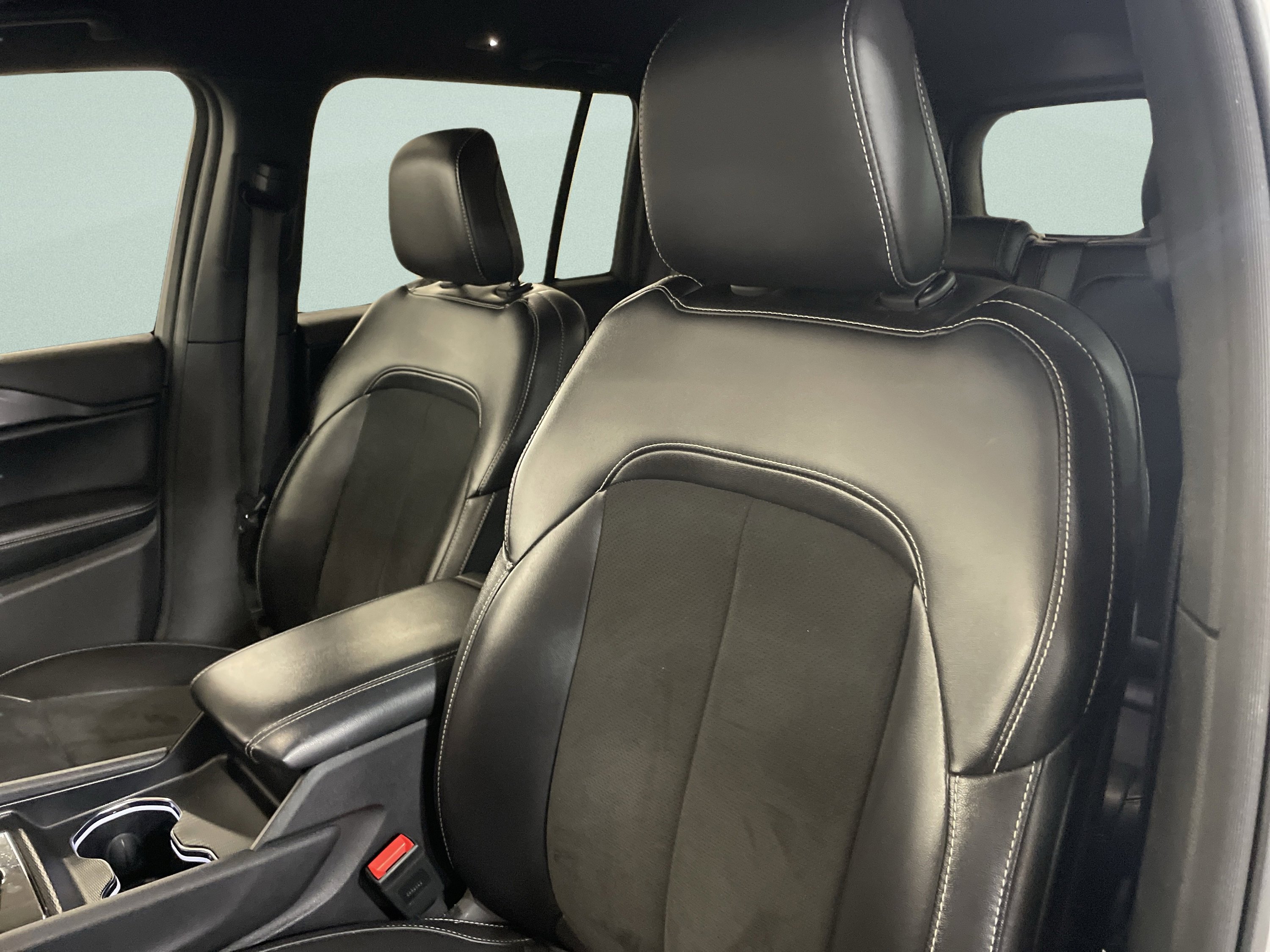 Used 2024 Jeep Grand Cherokee Altitude image 14