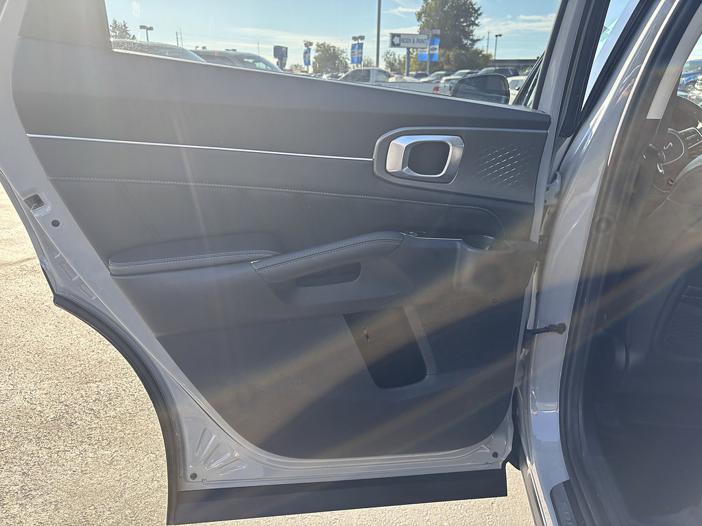 Used 2022 Kia Sorento SX AWD/4WD image 28