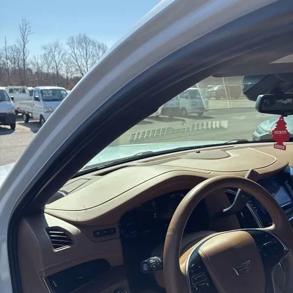 Used 2017 Cadillac Escalade Platinum AWD/4WD image 25