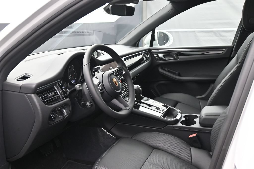 New 2026 Porsche Macan AWD/4WD image 4