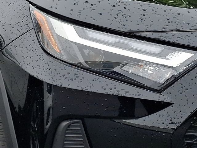 Used 2025 Toyota RAV4 XLE AWD/4WD image 7