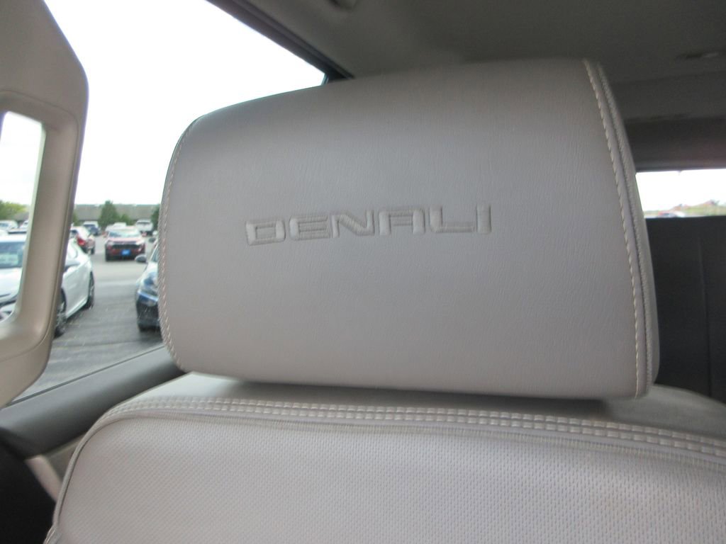 Used 2020 GMC Yukon XL Denali image 39