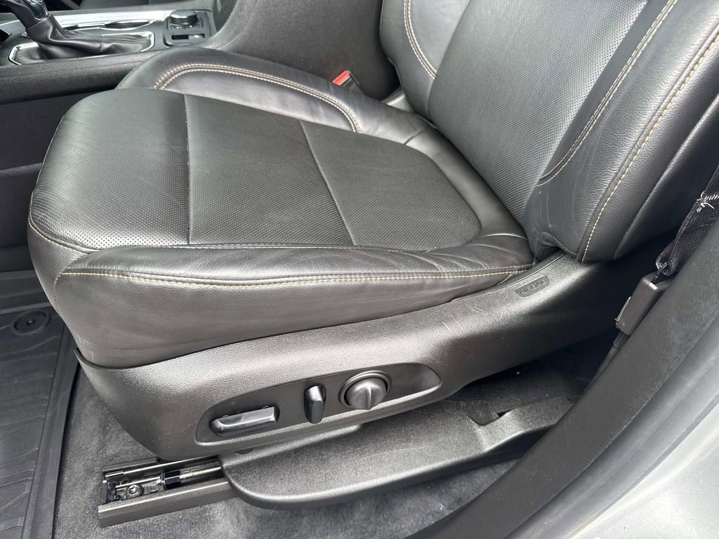 Used 2021 Chevrolet Traverse Premier w/ Redline Edition FWD image 18