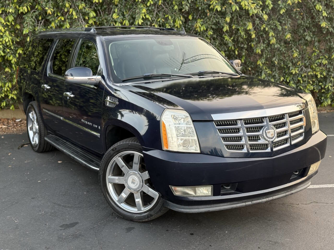 Used 2008 Cadillac Escalade ESV AWD image 3