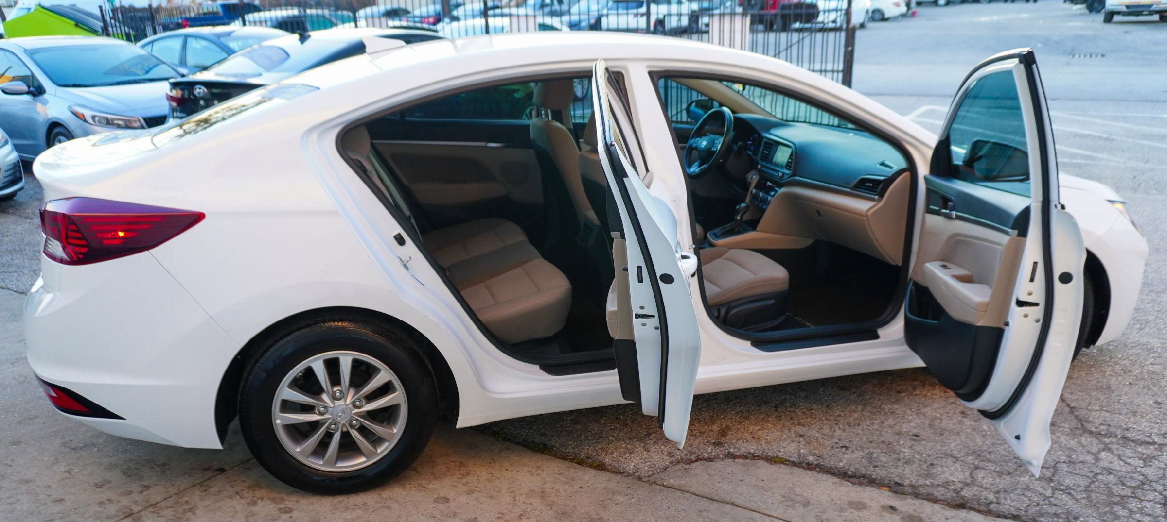 Used 2020 Hyundai Elantra ECO image 18