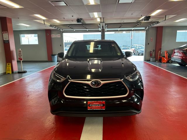 Certified 2021 Toyota Highlander L image 8