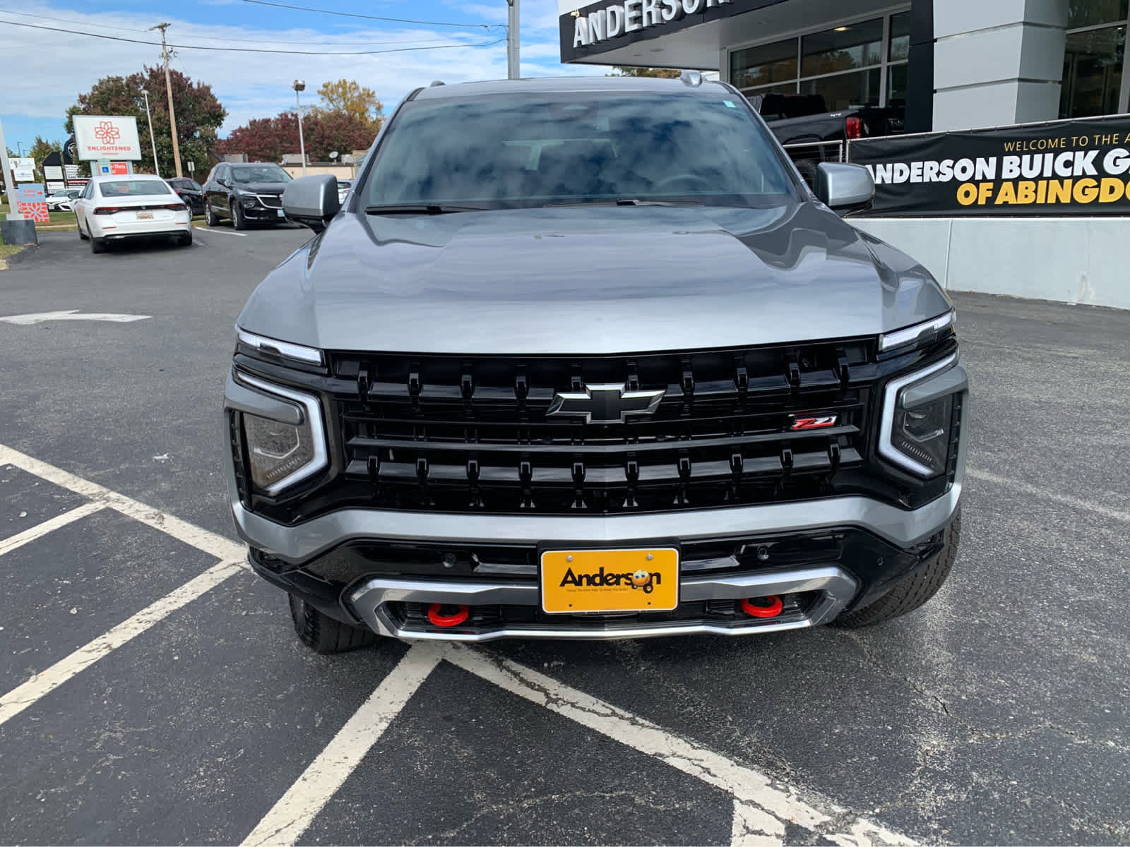 Used 2025 Chevrolet Suburban Z71 image 2