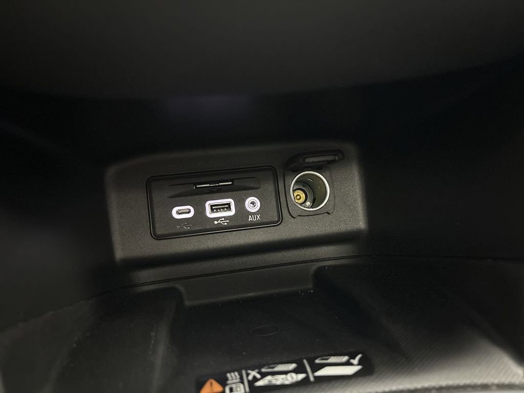 Used 2023 Chevrolet Equinox Premier image 64