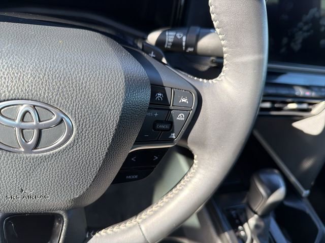 Used 2025 Toyota Camry SE FWD image 18