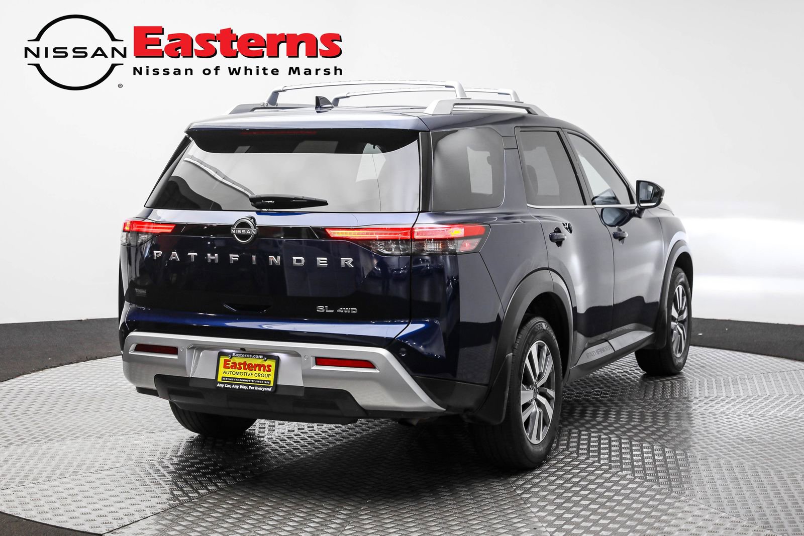 Used 2024 Nissan Pathfinder SL image 11