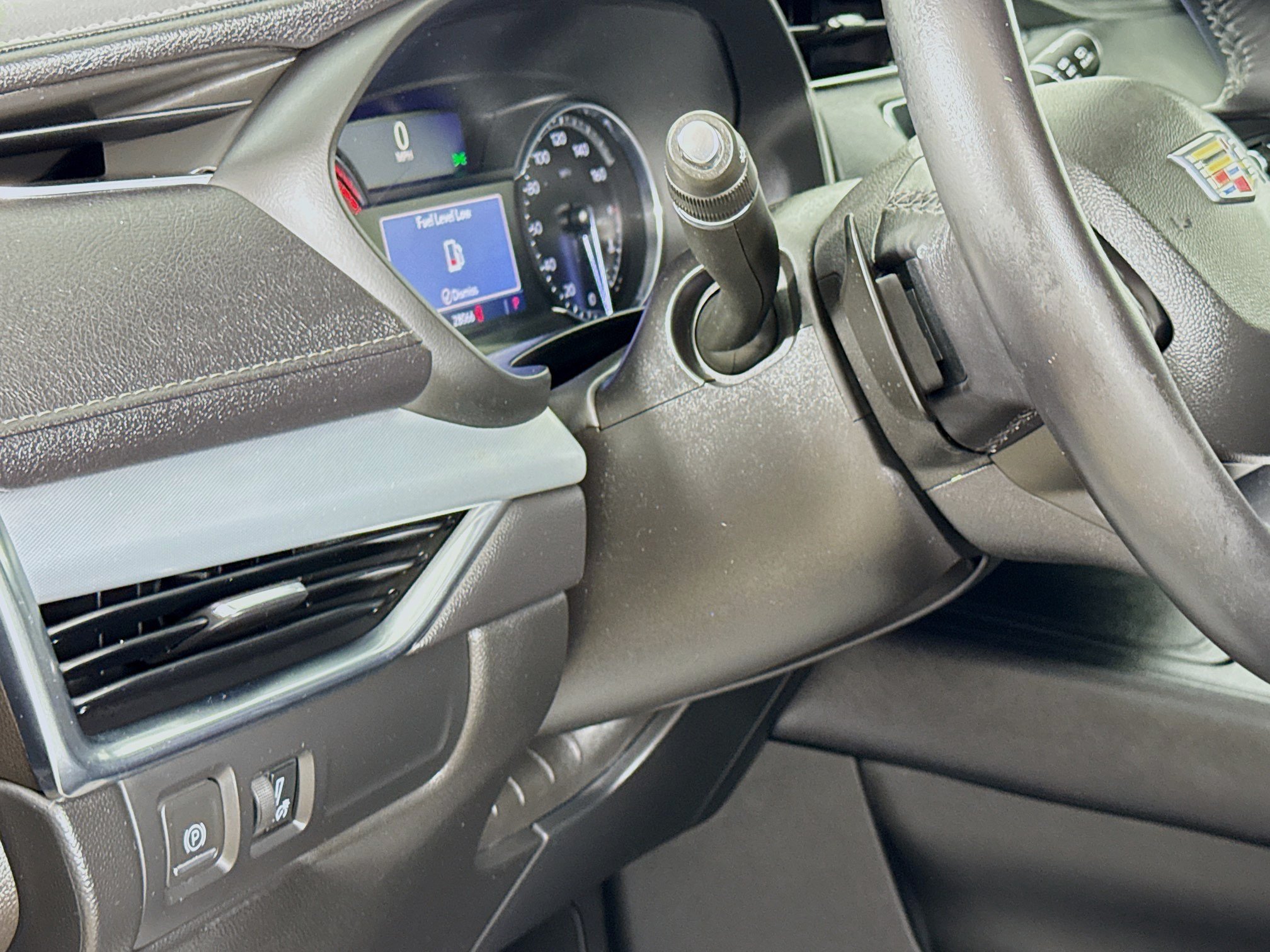 Used 2022 Cadillac XT4 Premium Luxury w/ Enhanced Visibility Package FWD image 11