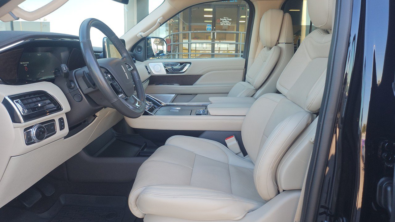 Used 2021 Lincoln Navigator Reserve w/ Luxury Package AWD/4WD image 9
