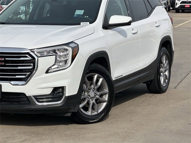 Used 2024 GMC Terrain SLT image 3