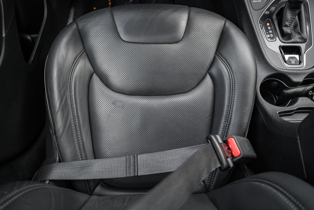 Used 2019 Jeep Cherokee Limited AWD/4WD image 33