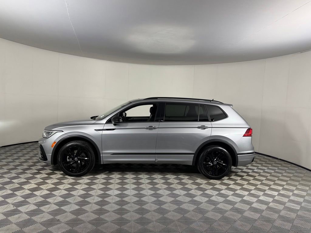 Used 2023 Volkswagen Tiguan SE R-Line FWD image 12