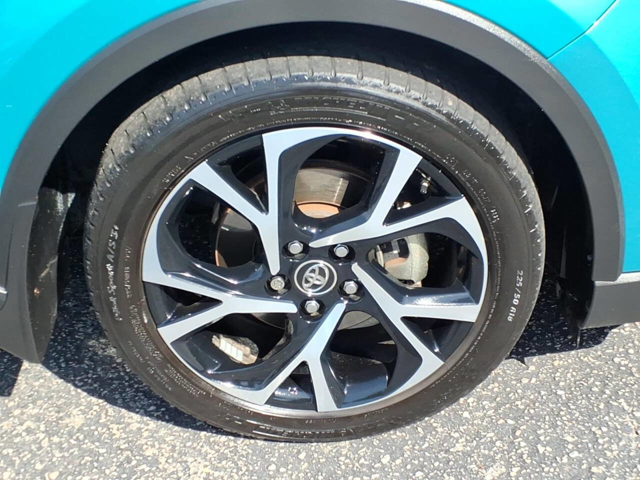 Used 2018 Toyota C-HR XLE FWD image 10