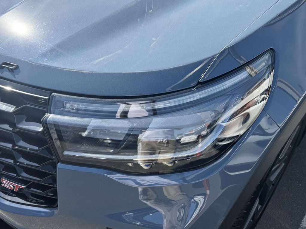Used 2025 Ford Explorer ST AWD/4WD image 8