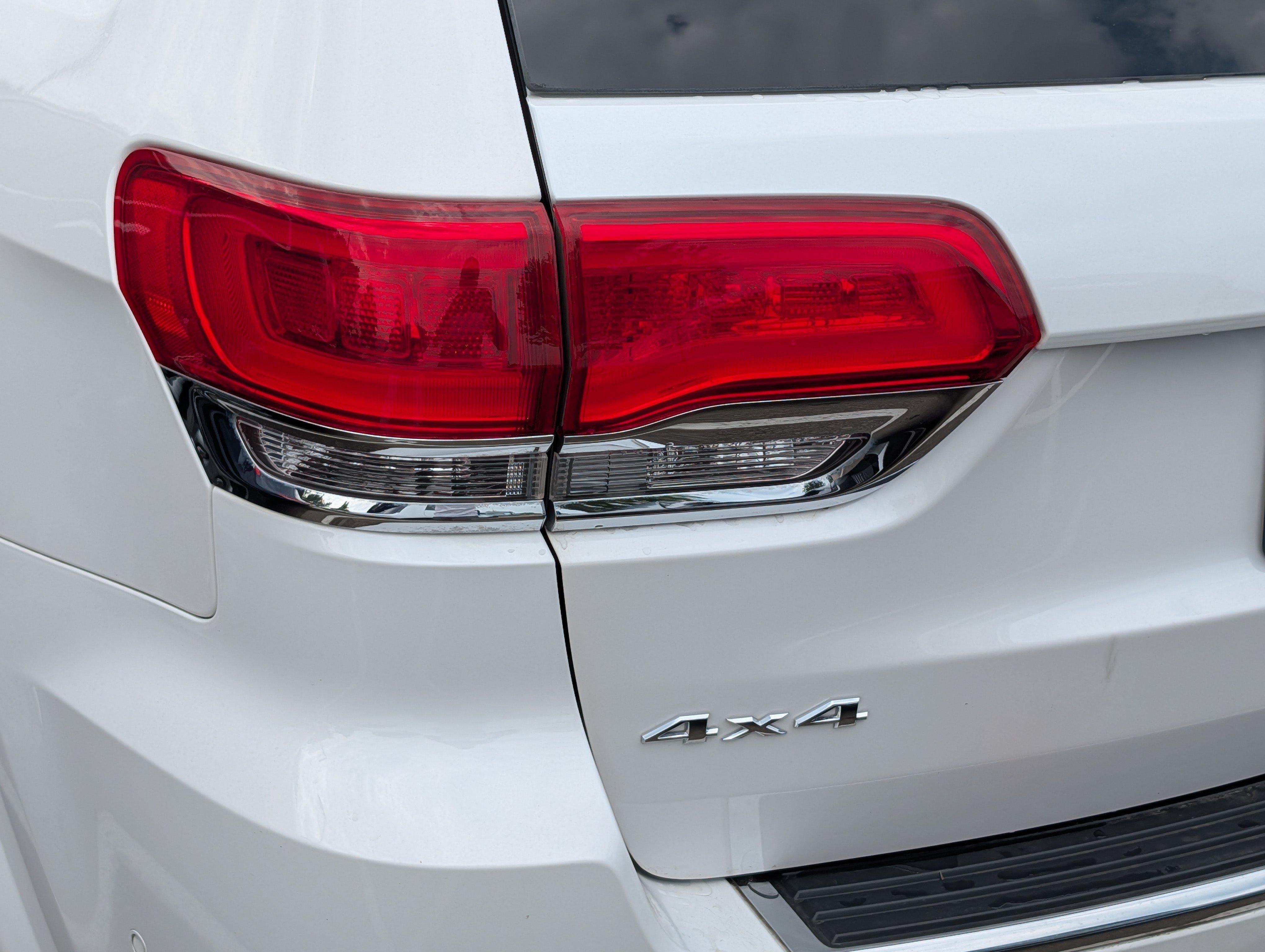 Used 2019 Jeep Grand Cherokee Overland AWD/4WD image 17