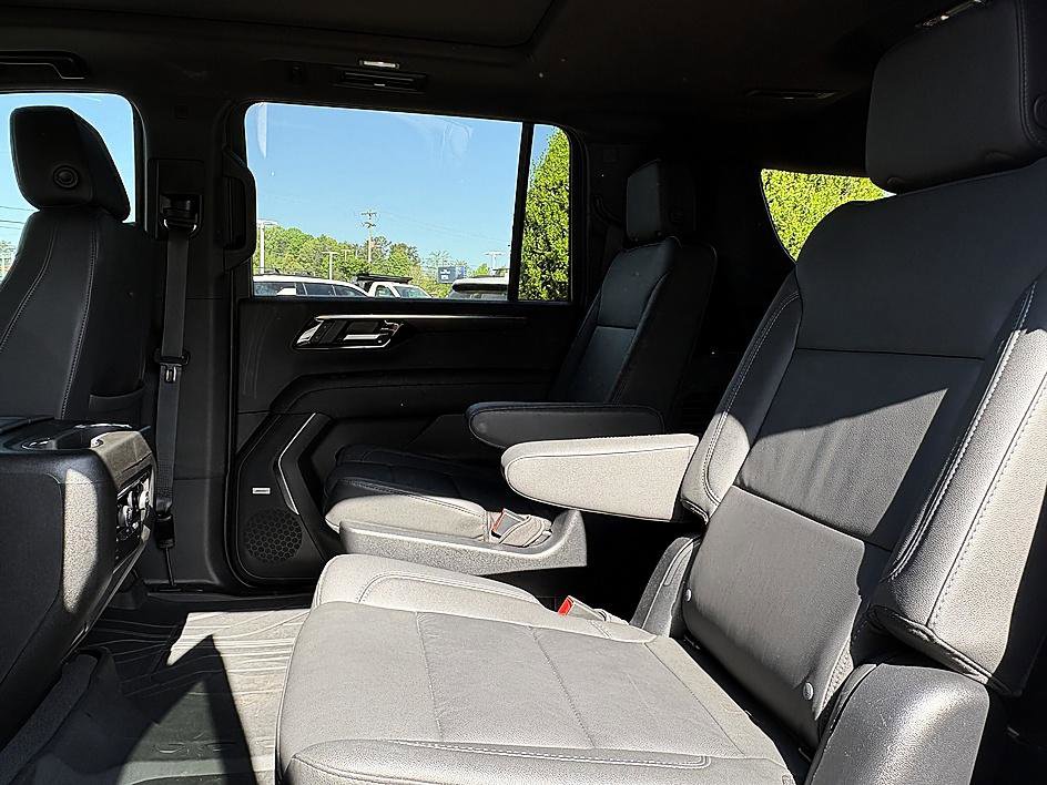 Used 2025 Chevrolet Suburban Z71 w/ Comfort Package image 10