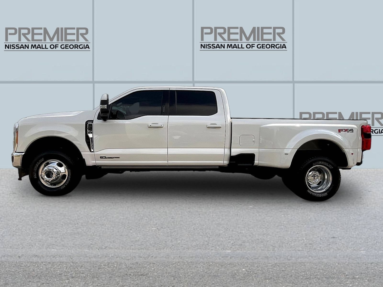Used 2023 Ford F350 Lariat AWD/4WD image 4