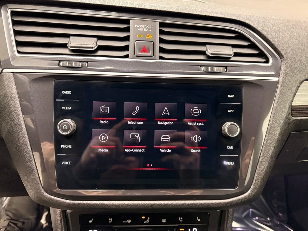 Used 2024 Volkswagen Tiguan SEL R-Line image 16