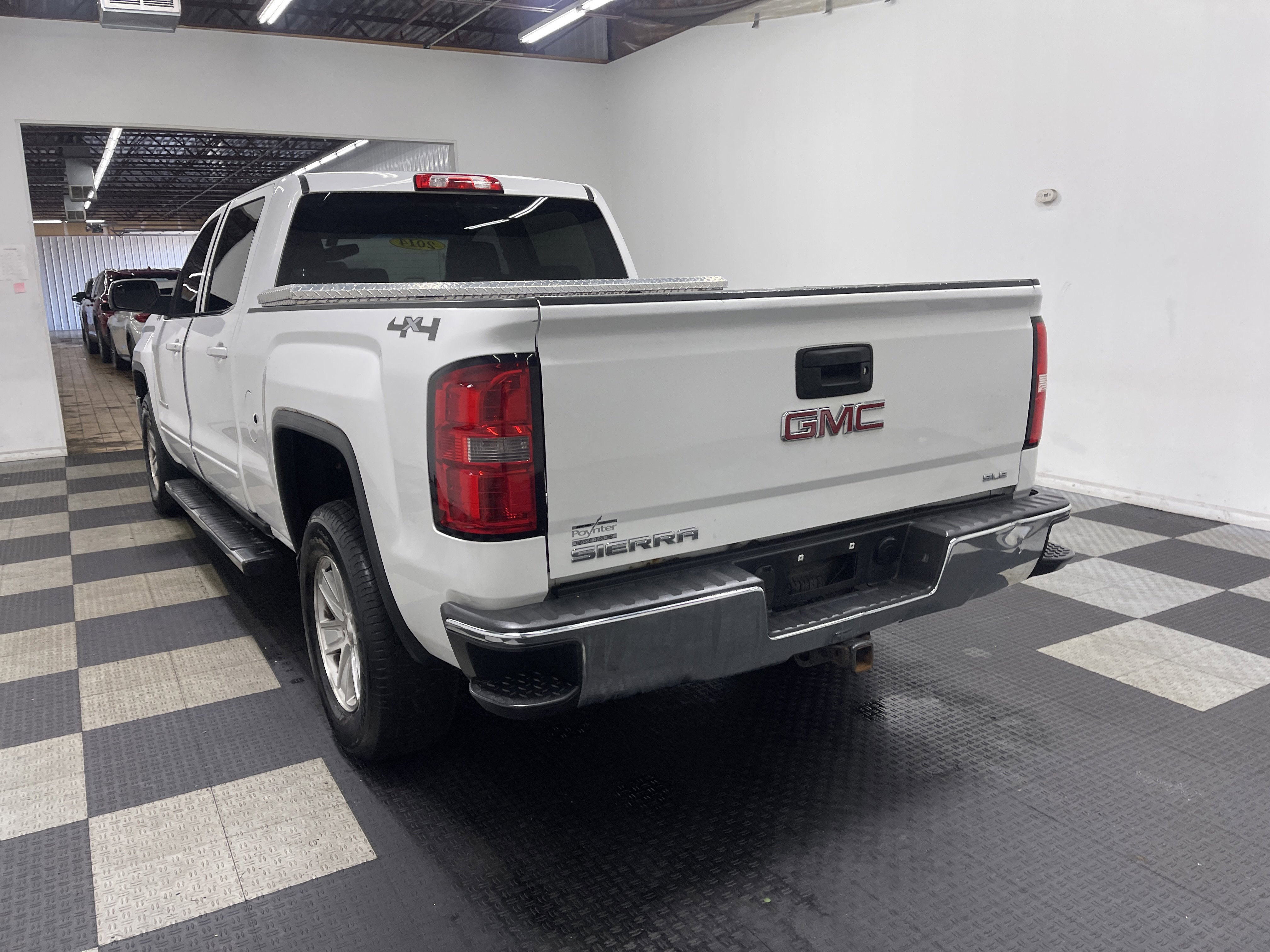 Used 2014 GMC Sierra 1500 SLE image 2