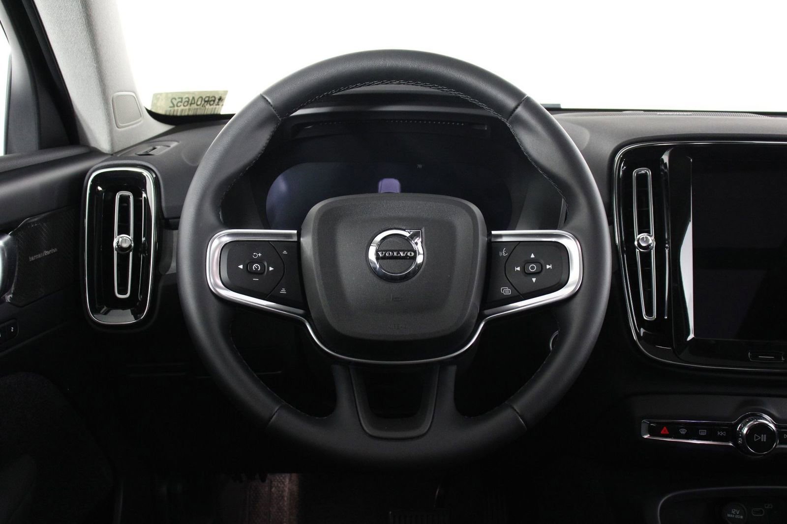 Used 2026 Volvo XC40 B5 Ultra w/ Climate Package AWD/4WD image 8