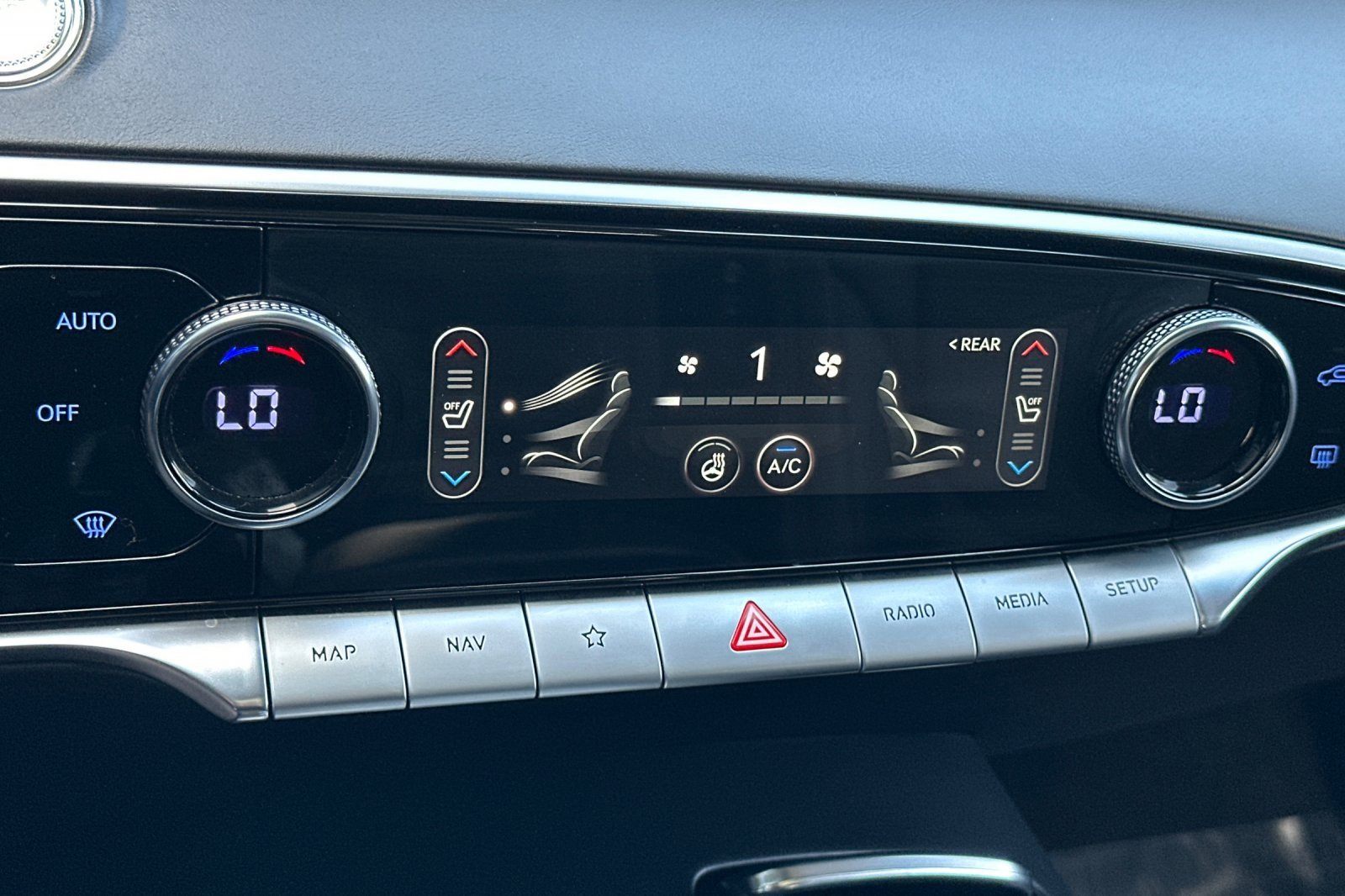 Used 2023 Genesis GV70 2.5T w/ Select Package image 22