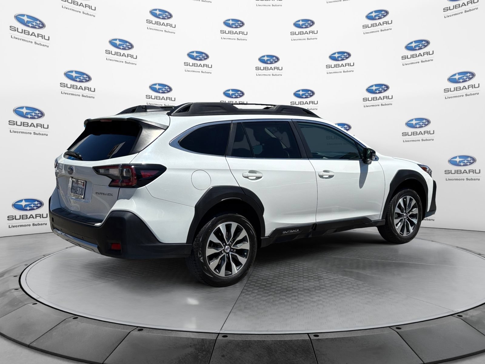 Used 2023 Subaru Outback Limited AWD/4WD image 5