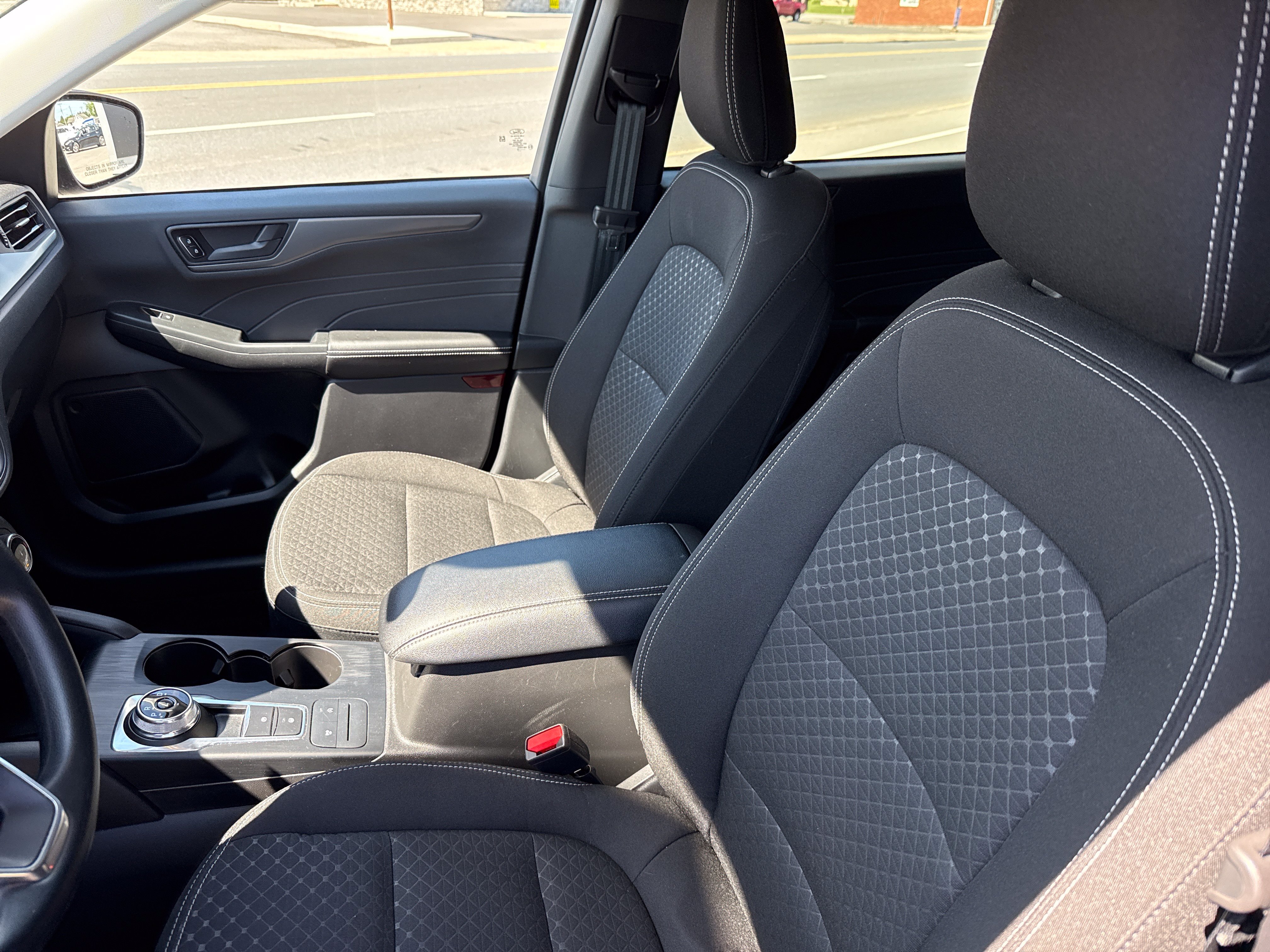 Used 2025 Ford Escape Active AWD/4WD image 12
