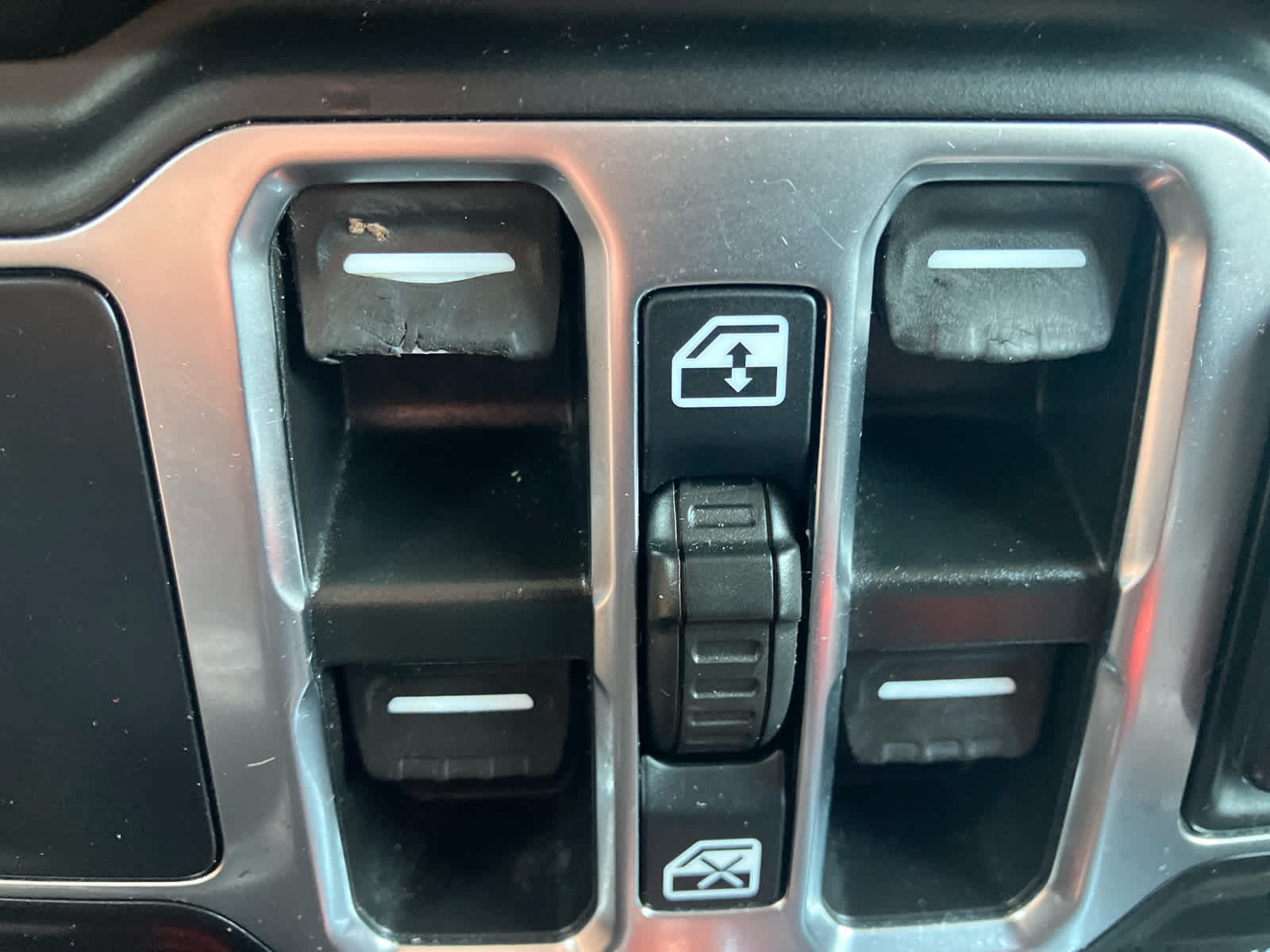Used 2022 Jeep Gladiator Rubicon w/ LED Lighting Group AWD/4WD image 32