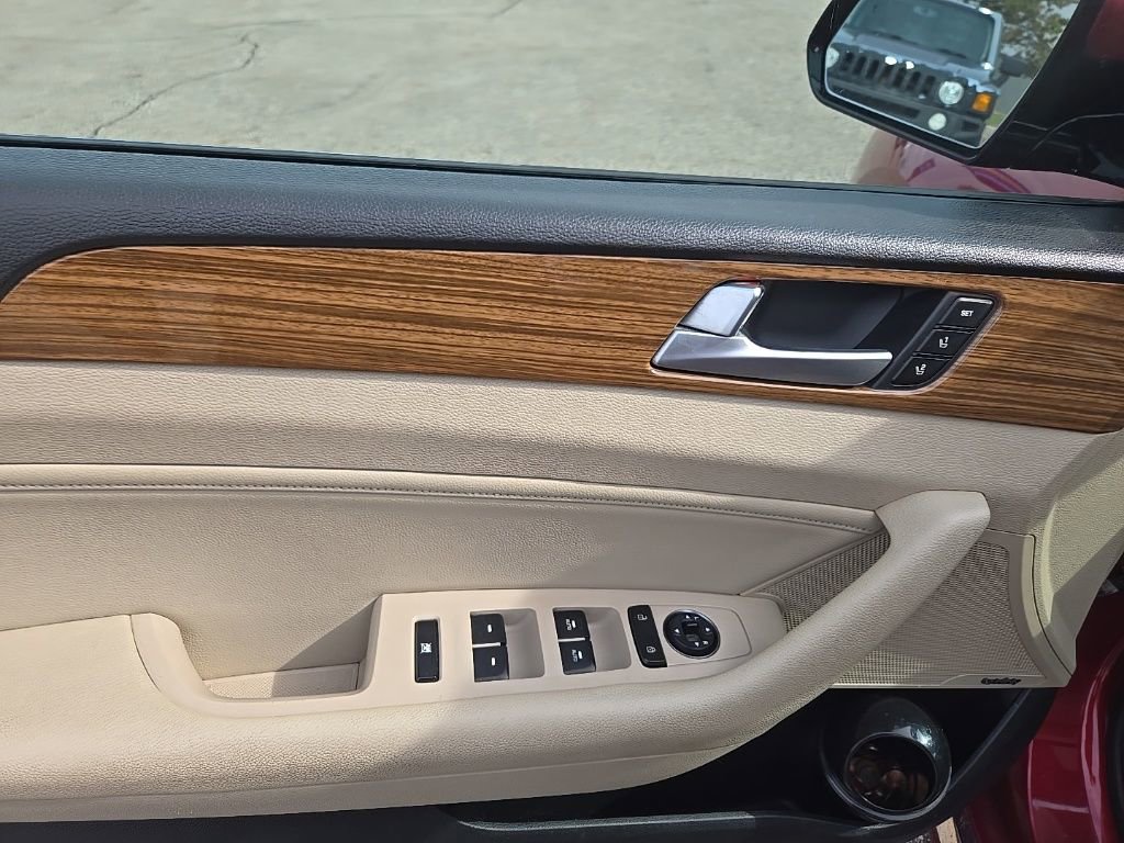 Used 2015 Hyundai Sonata Limited w/ Option Group 06 image 12