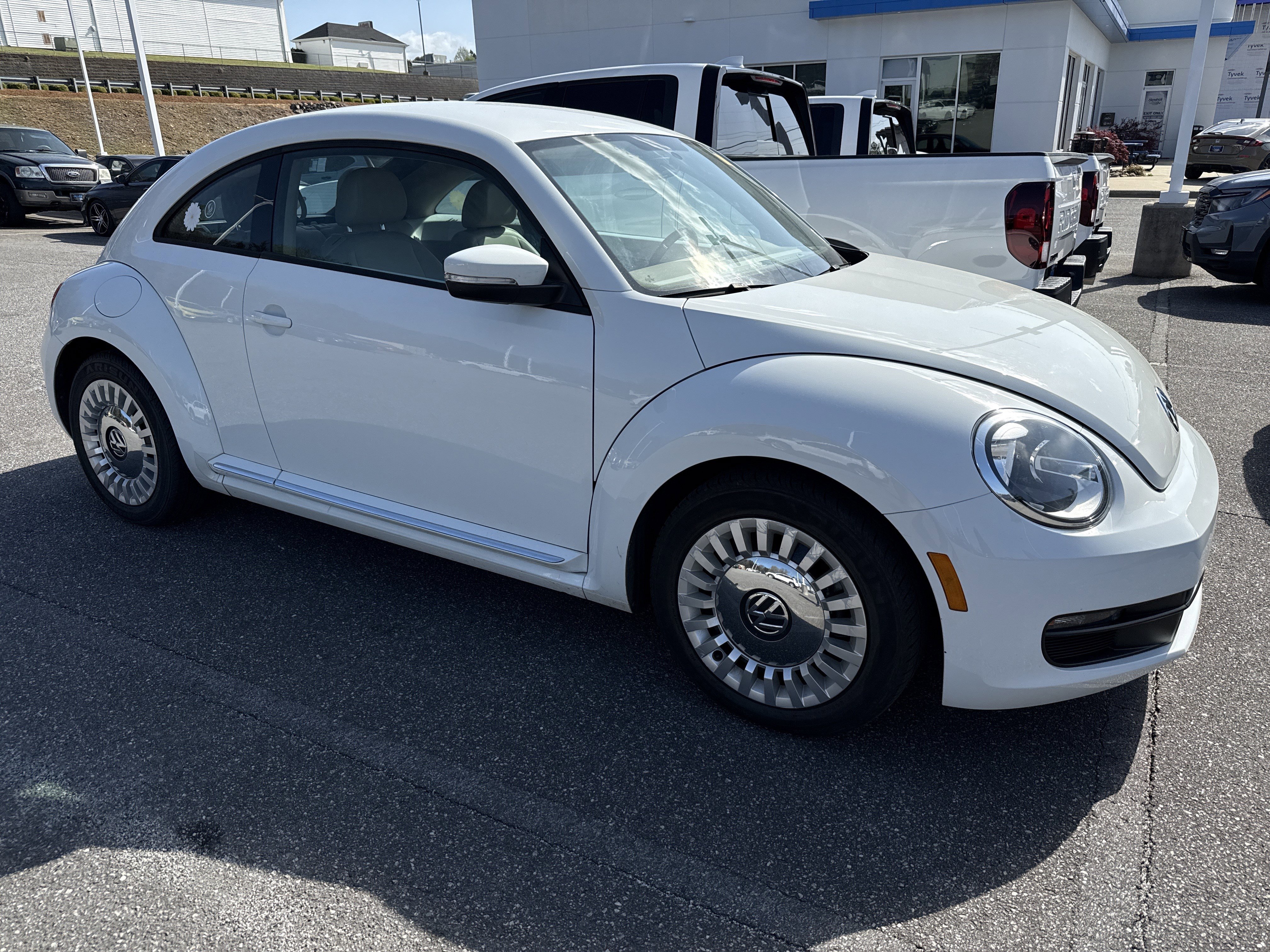 Used 2014 Volkswagen Beetle 1.8T image 1