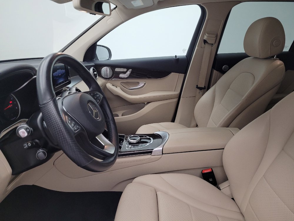 Used 2019 Mercedes-Benz GLC 300 4MATIC w/ Premium Package image 17