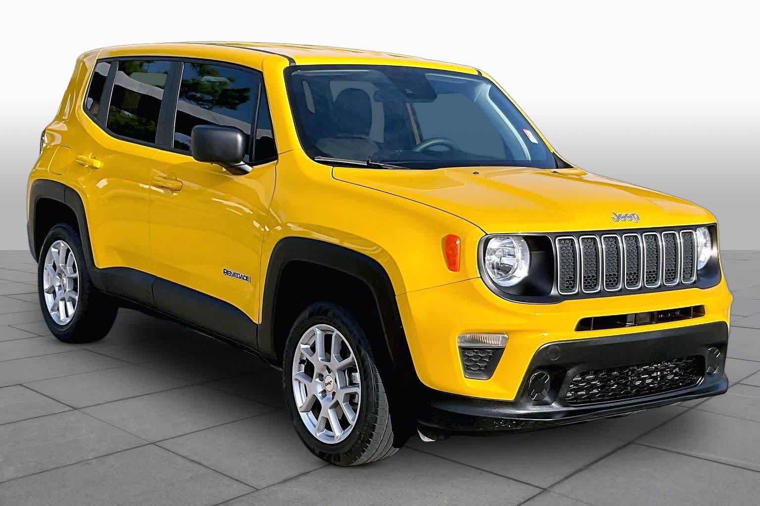 Used 2023 Jeep Renegade Latitude AWD/4WD image 3