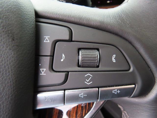 Used 2021 Cadillac Escalade Premium Luxury image 16