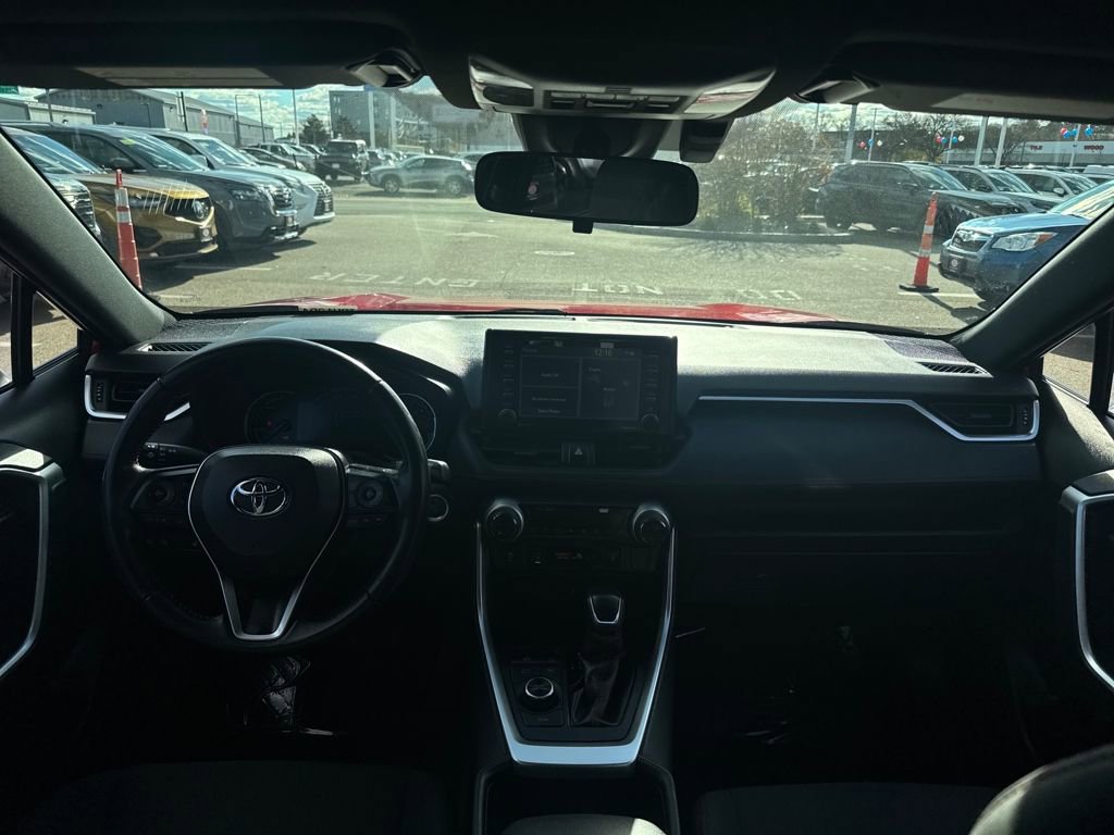 Used 2022 Toyota RAV4 SE image 12