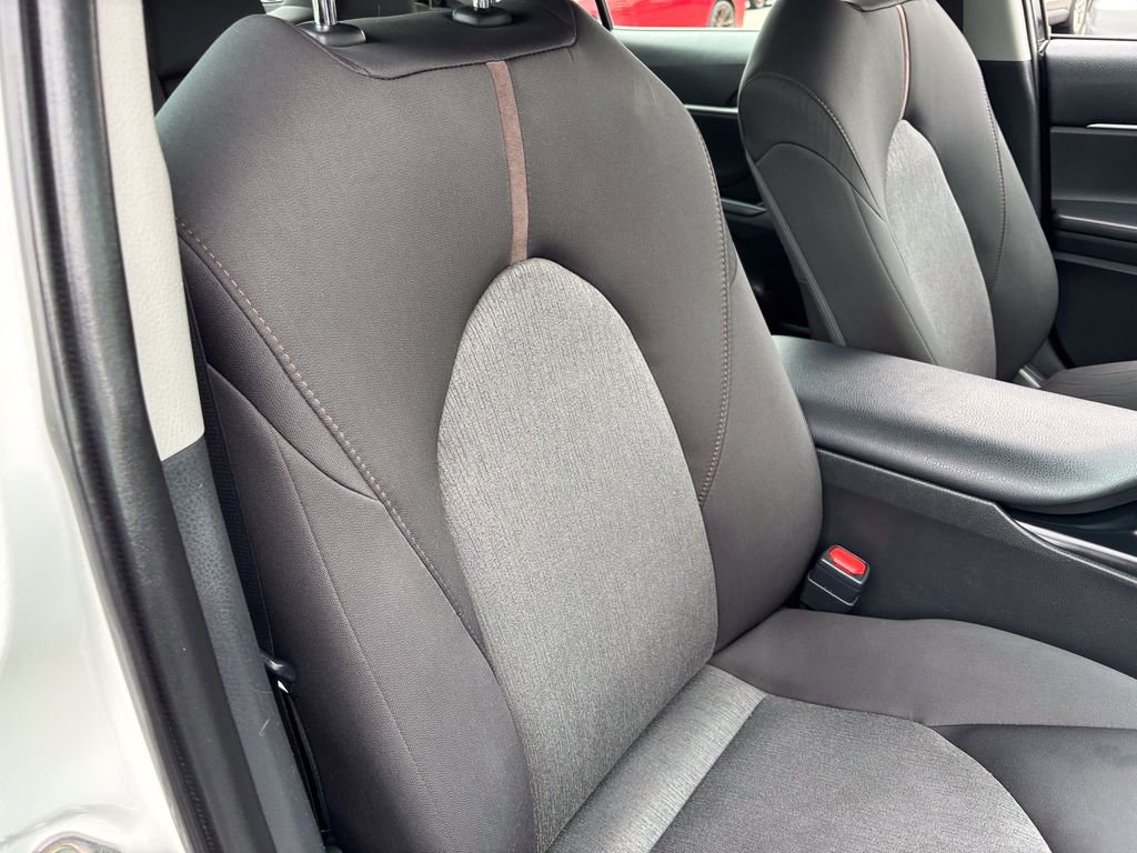 Used 2018 Toyota Camry LE FWD image 33