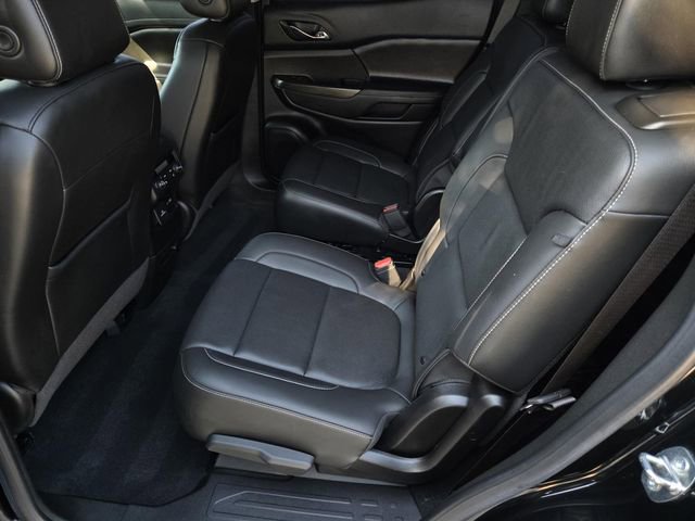 Used 2023 GMC Acadia SLT w/ Elevation Edition image 13